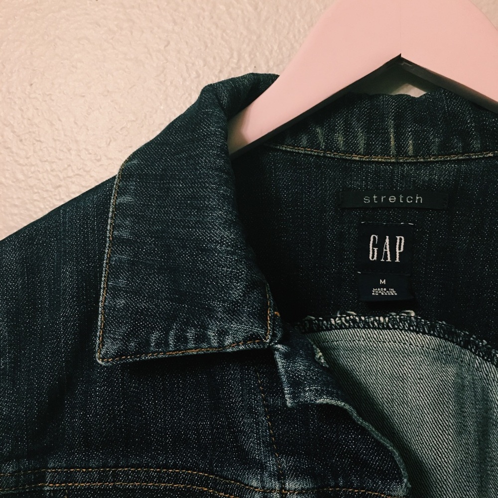 PERFECT CONDITION GAP DENIM JEAN JACKET- SIZE 4
